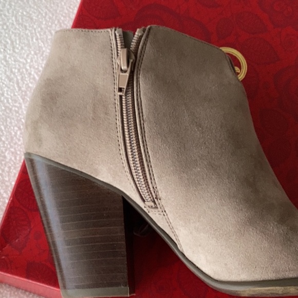 Carlos Santana Tempe Ankle Bootie - Picture 3 of 10